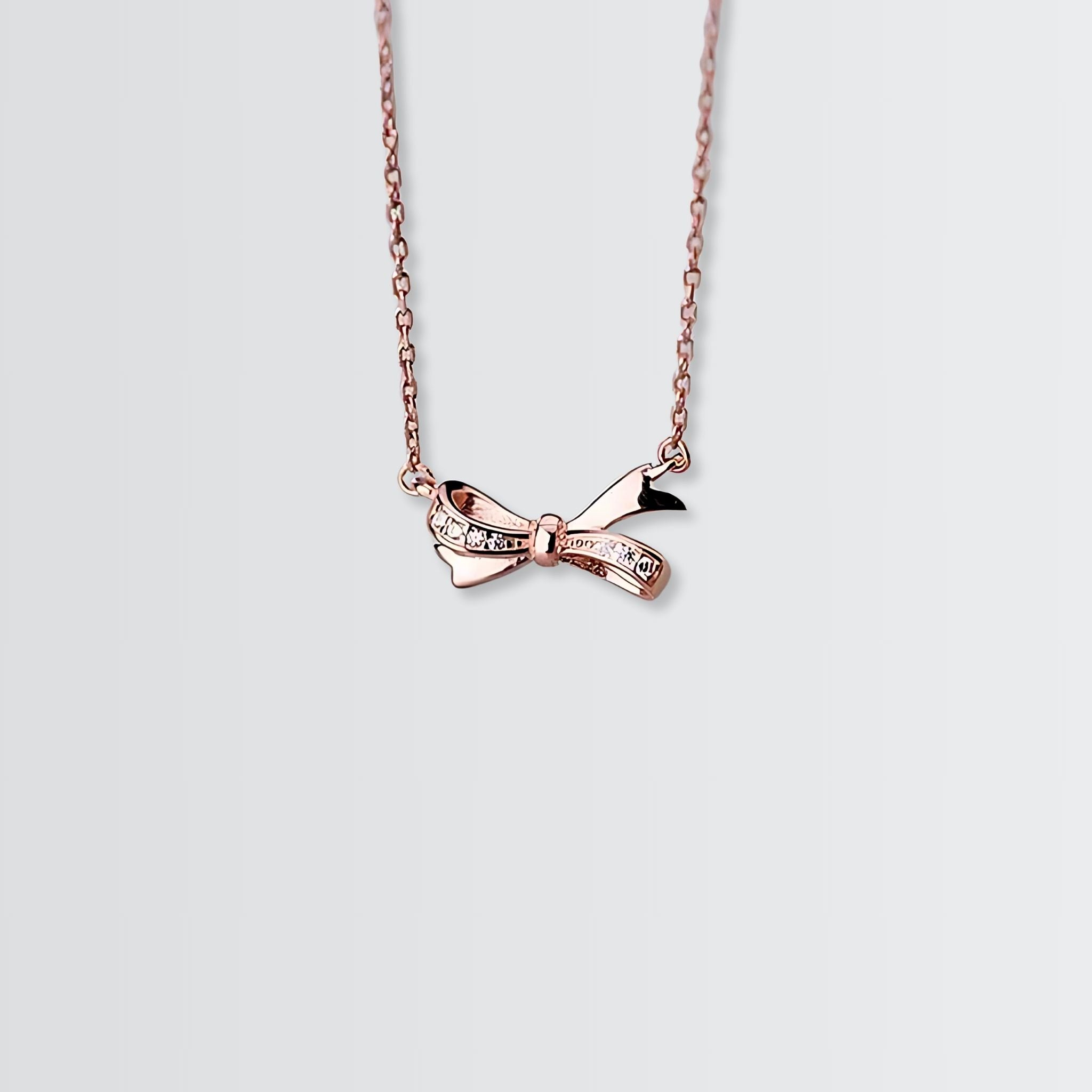 Collier minimaliste avec nœud papillon Elite