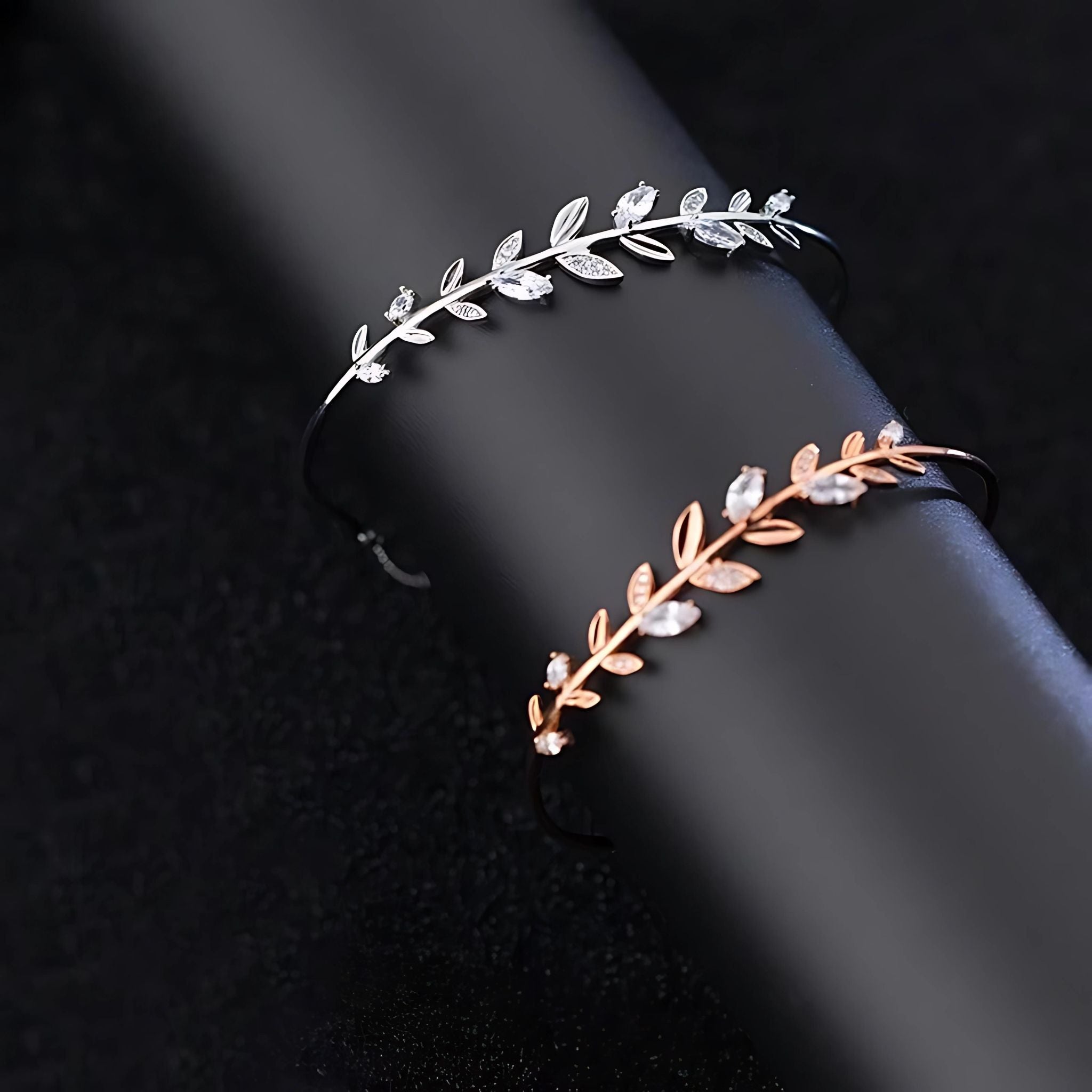 Pulsera de hojas seductoras