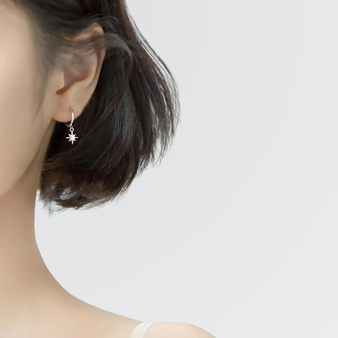 Solitaire scintillant dans des cerceaux étoilés