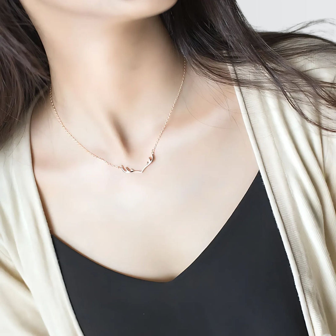 Collier minimaliste à la mode avec bois de cerf
