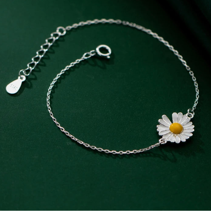 Breezy Daisy Chain Bracelet
