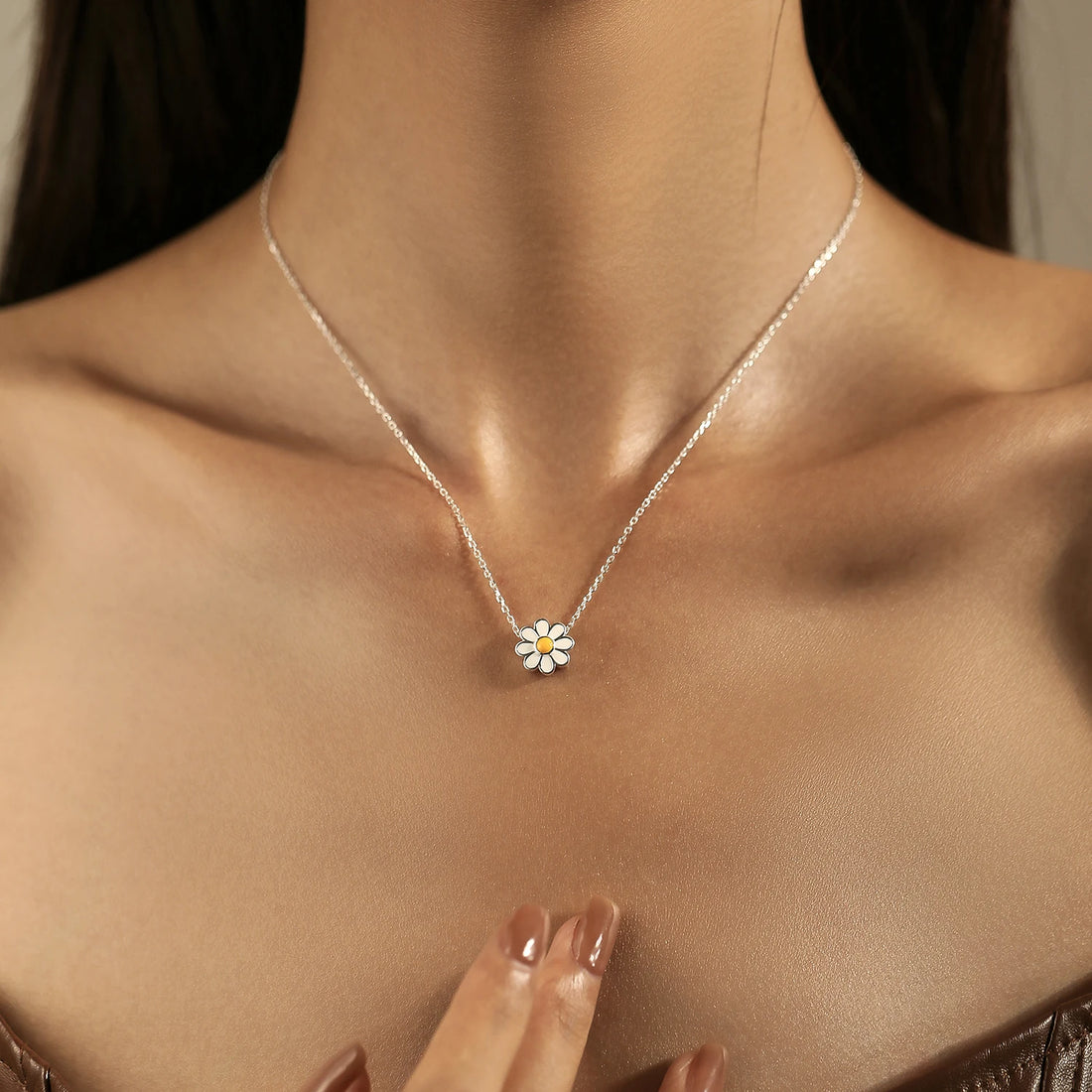 Breezy Daisy Minimal Necklace