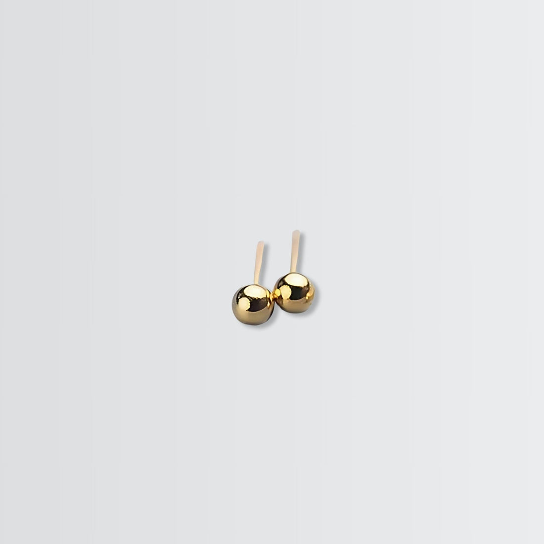 Bolas brillantes con tachuelas minimalistas