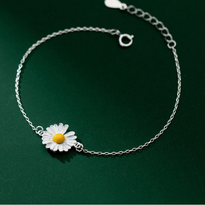 Breezy Daisy Chain Bracelet