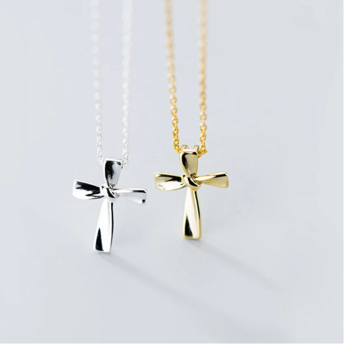Minimal Cross Necklace