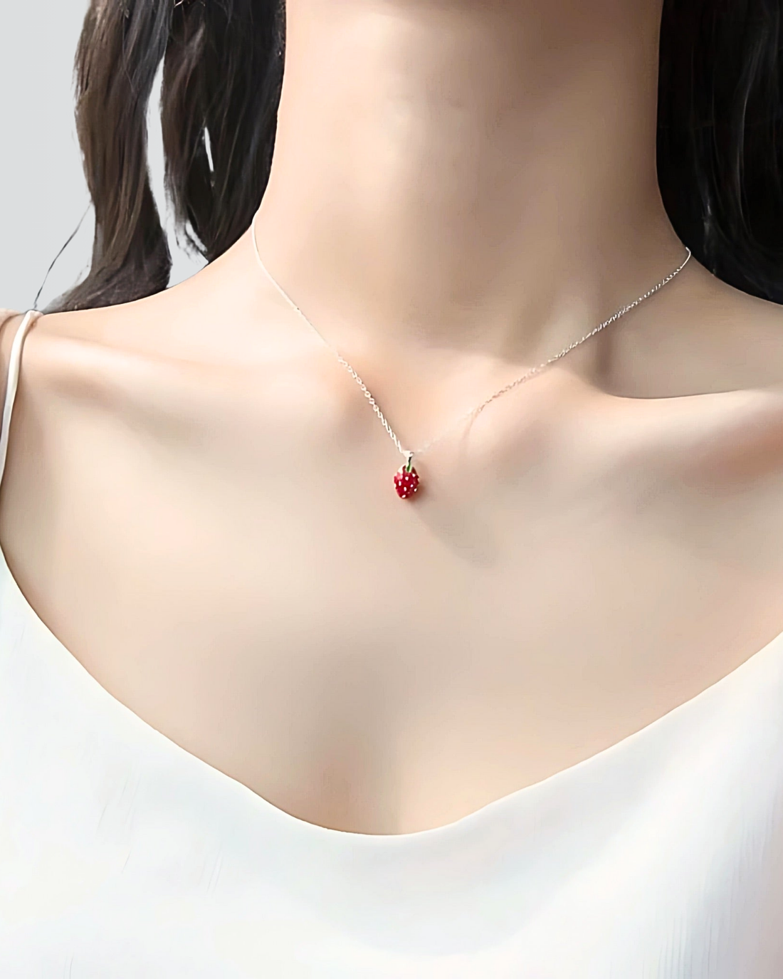 Collier minimaliste à la fraise délicieuse
