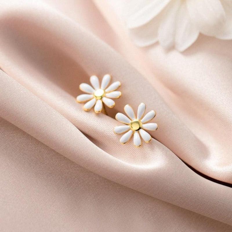 Glowing Daisy Studs - Blinglane